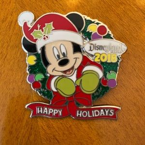 Disney Happy Holidays 2018 Mickey Mouse Pin